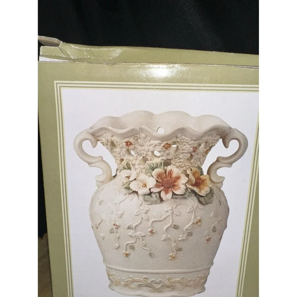 VTG Capodimonte Style Porcelain Vase with Applied Roses and it's original box
